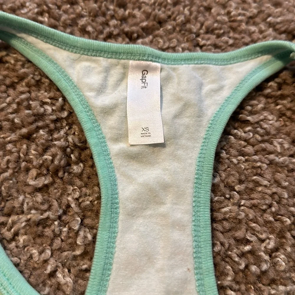 Gap Fit Racerback Colorblock Tank- Size XS - Picture 4 of 5
